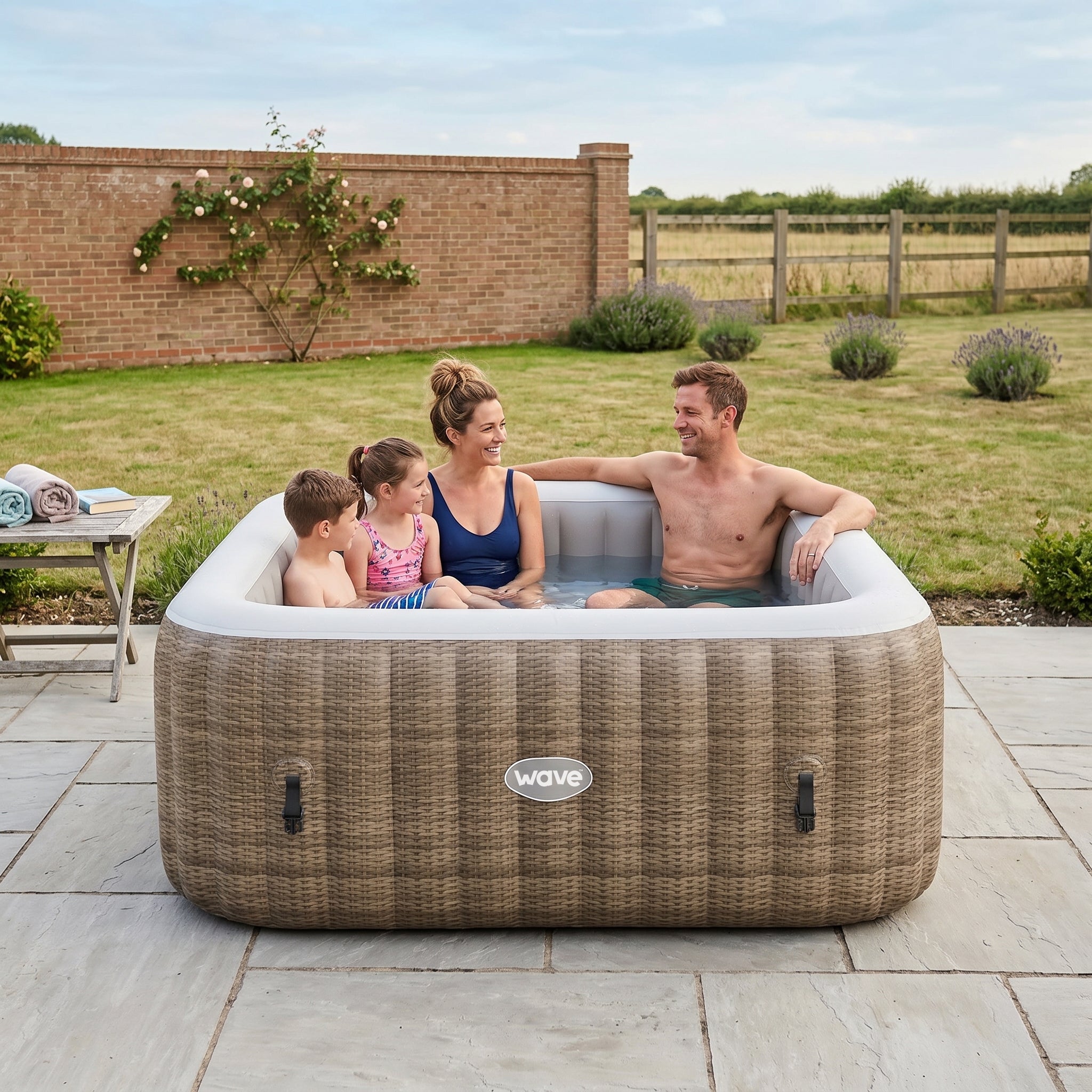 Pacific | 4/6-Person Inflatable Hot Tub | Integrated Heater | ETL