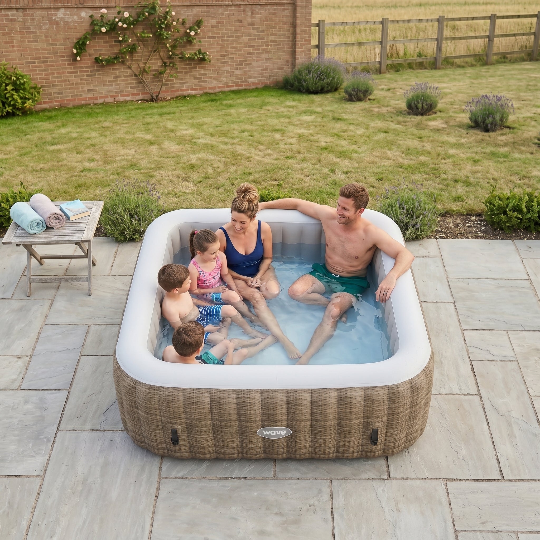 Pacific | 4/6-Person Inflatable Hot Tub | Integrated Heater | ETL